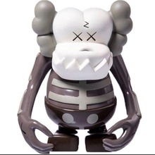 kaws recompensa caçador crânio kun 3d impressão modelo jogos personagem figura arte ficção imprimível 3dprint scifi pessoa escultura estátua companheiro brinquedos Rockefeller Center 3d print model - Mito3D