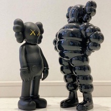 kaws compañero amigo juego personaje figura Arte ficción imprimible 3dprint ciencia persona escultura estatua juegos juguetes Centro Rockefeller 3d print model - Mito3D