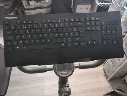 teclado rato suporte velo apartamento 3d print model - Mito3D