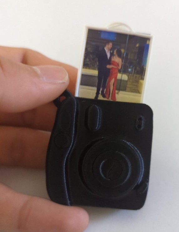 keychain camera photo instamax art holder 3D print model - Mito3D