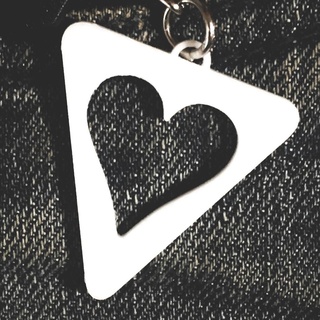 portachiavi triangolo cuore pendente collana in sospeso braccialetto squillare medaglione piatto keychain3d 3d print model - Mito3D