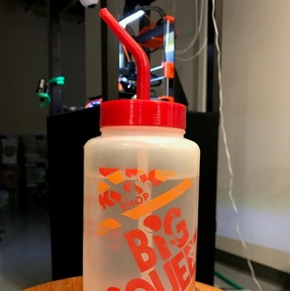 kwik compras 32 oz jarro tampa conveniência loja Palha água garrafa Comida bebida comer 3d print model - Mito3D