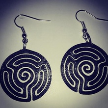 labyrinth earring 1 jewelry maze circle 3d print model - Mito3D