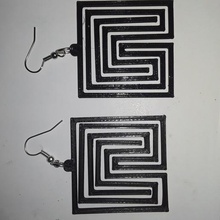 labyrinth earring 2 jewelry maze table 3d print model - Mito3D