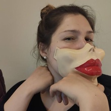 señora boca Moda máscara bozal tapaboca dama botox labios sexy sexo hermoso estética operación labio carne carnoso 3d print model - Mito3D