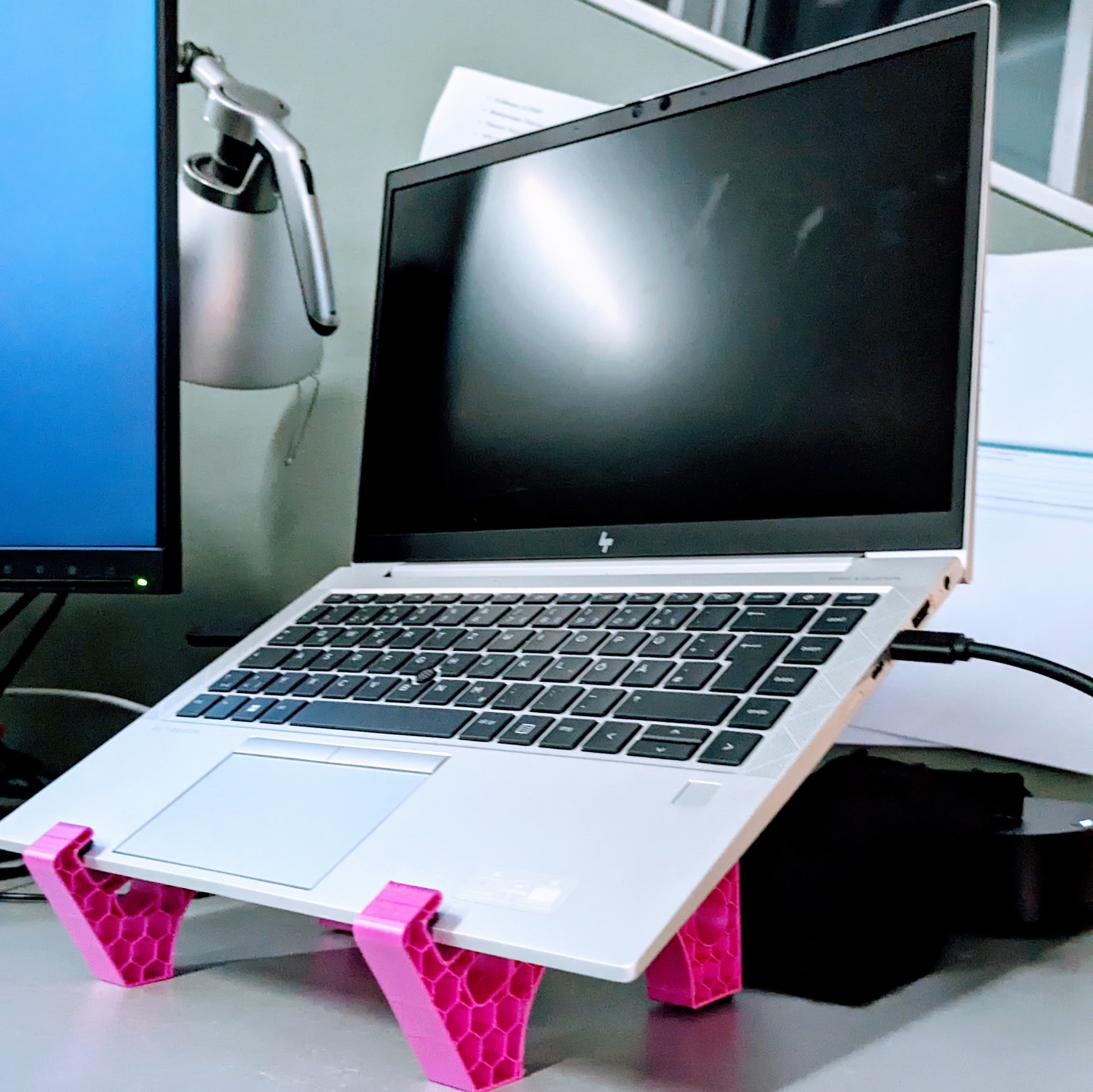 laptop stand tabletstand laptopstand 3D print model - Mito3D