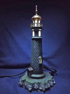 faro miniatura 3d impreso modelo antiguo arquitectura navegación referencia punto costero torre Oceano señal Monumento retro tecnología puerto marítimo miniaturas 3d print model - Mito3D