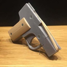 lilliput ruban pistolet parabellum bras 28mm bande caoutchouc jouet 3d print model - Mito3D