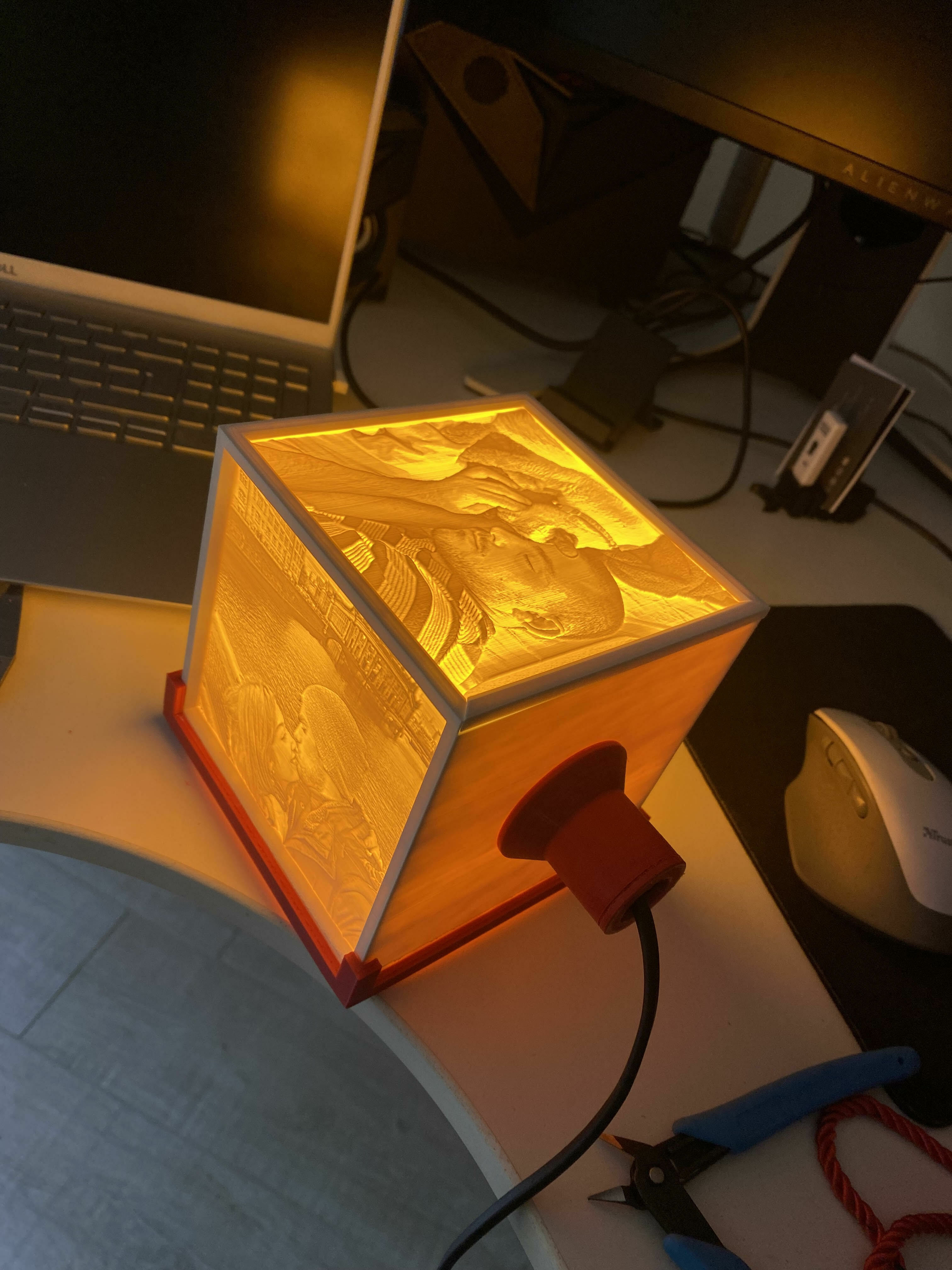 litophane light box - perfect gift present connector simple gadget 3D print model - Mito3D