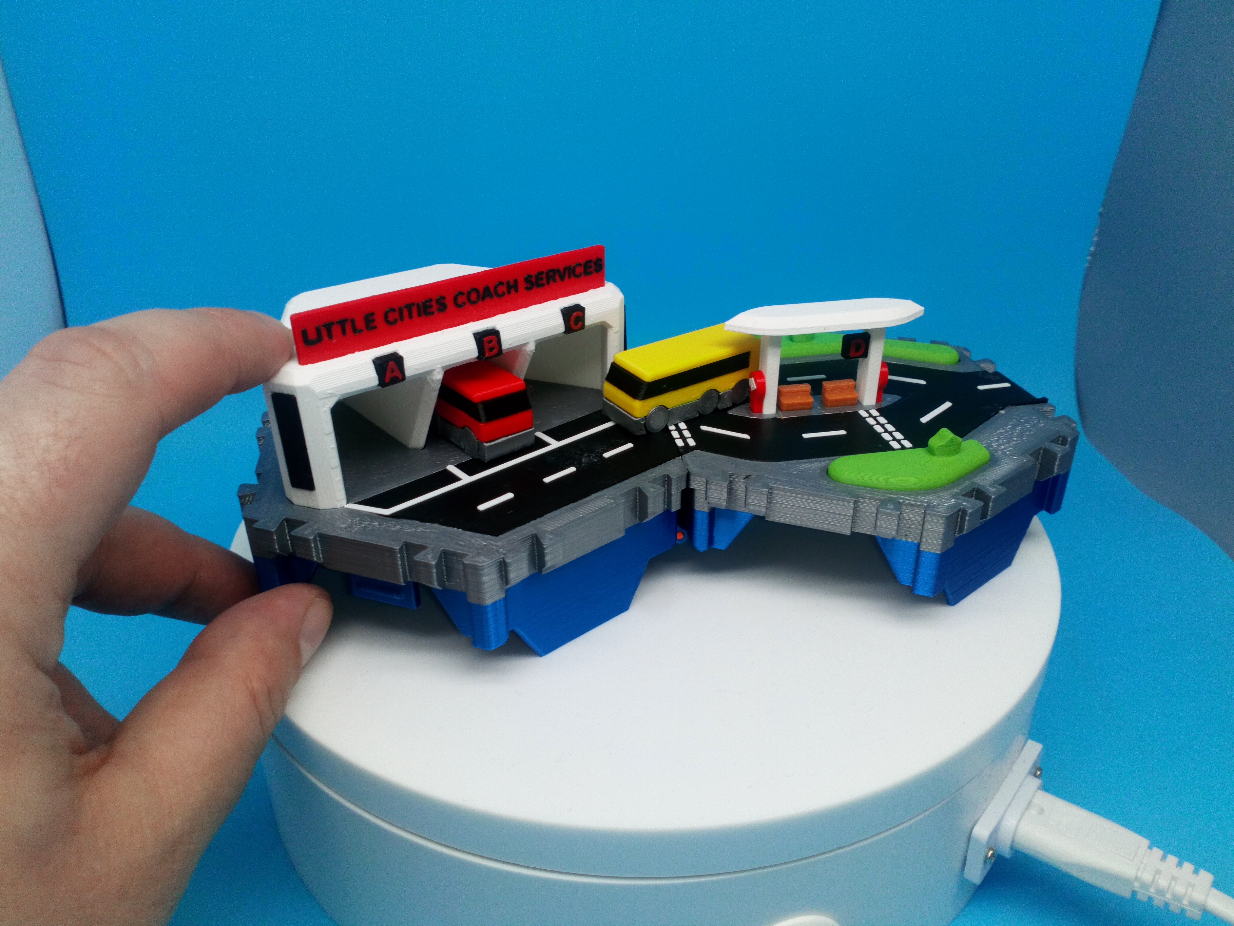 küçük şehirler Koç depo küçükler oyuncaklar oyuncak minyatür otobüs durağı 3D print model - Mito3D