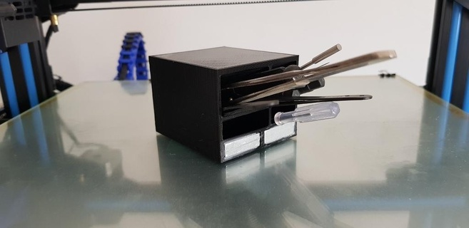 horizontal Werkzeuge Halter Unterstützung Stand Werkzeug Inhaber Boxen 3d print model - Mito3D