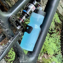 caricare bicicletta acqua bottiglia gabbia 3d print model - Mito3D