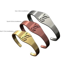 Louis vuitton logo polsino braccialetto 3d Stampa modello oro stampabile gioielleria moda argento lusso sterlina bracciale Vuitton cartello Accessori simbolo 3d print model - Mito3D