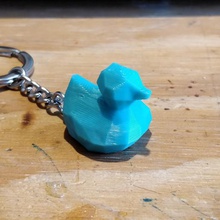 baja poli patito de goma llavero art las esculturas getcuaked pato 3d print model - Mito3D