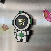 magnet astronaut photo holder 3d print model - Mito3D
