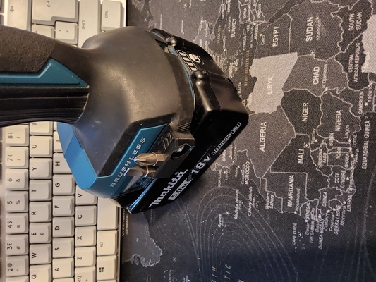 makita mordeu suporte pequeno 2 ferramentas chave fenda 3d print model - Mito3D