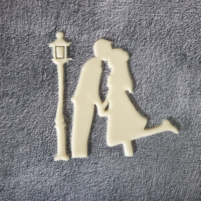 uomo donna baciare biscotto taglierina nozze torta amanti silhouette tenendo mani fondente 3d print model - Mito3D