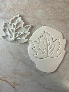 maple leaf cookie cutter letter 3d print model - Mito3D
