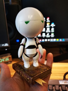 marvin paranoico androide robot eco Amazonas artilugio Arte inteligente asistente hogar casa gen4 panranoide jajaja hhgttg estante soporte 3d print model - Mito3D