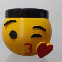 compañero emoji Beso Moda corazón 3d print model - Mito3D