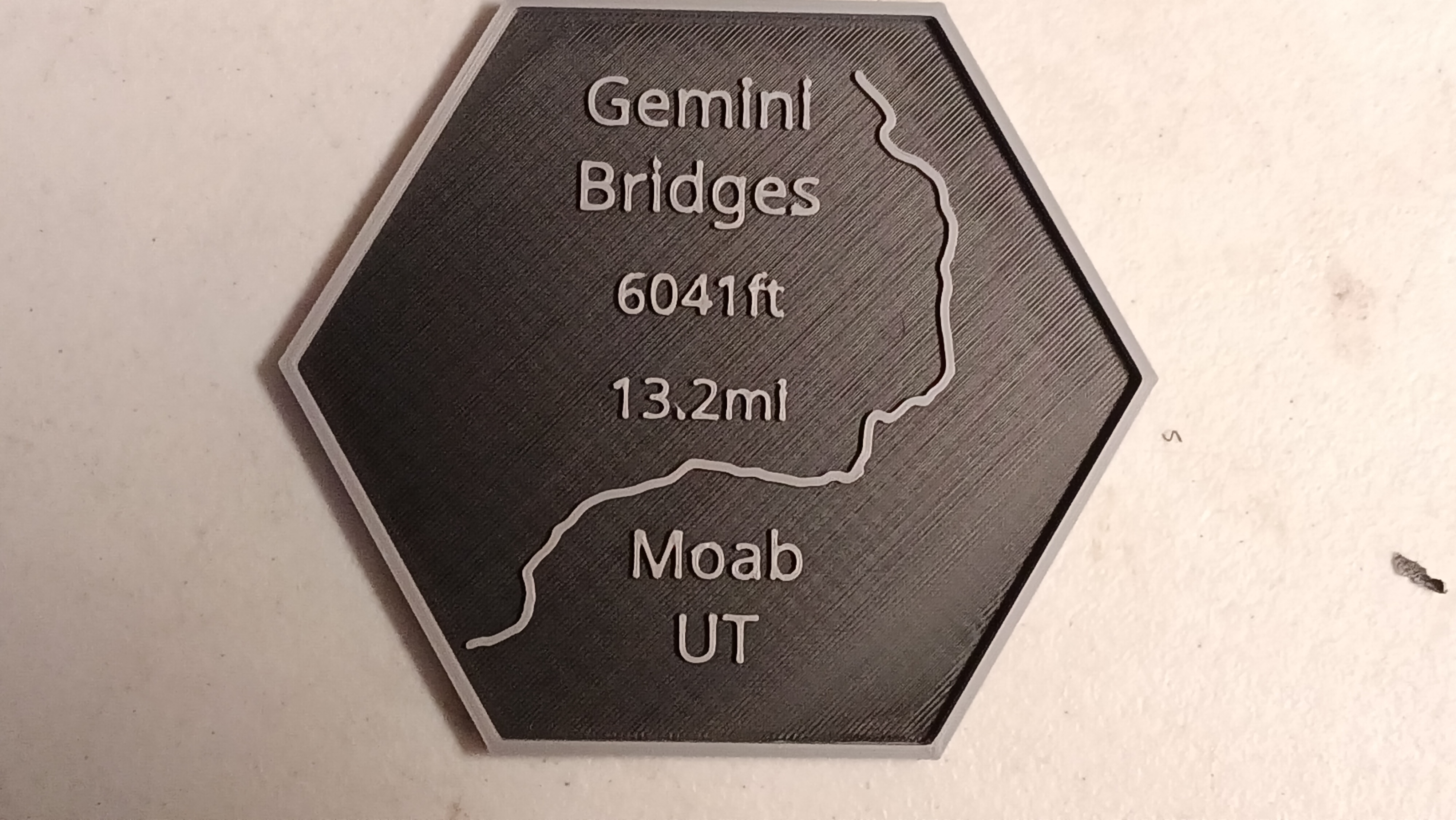 franc tireur hexagone Piste badge Gémeaux pont moab Utah conformistes ponts ut jeep 4x4 route 3D print model - Mito3D