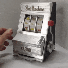 mechanical slot machine game slotmachine toy piggybank casino piggy bank 3d print model - Mito3D