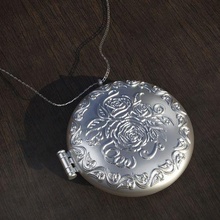 medallion beautiful swan jewelry necklace locket pendan decoration 3d print model - Mito3D