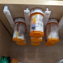 medicamento gabinete prescripción botella organizador oficina 3d print model - Mito3D