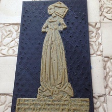 medieval lady brass memorial plaque art 2d 3d print model - Mito3D