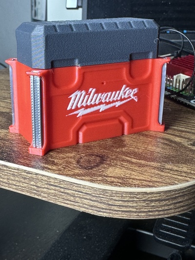 milwaukee packout airpods pro astuccio guaina airpod mela protezione 3d print model - Mito3D