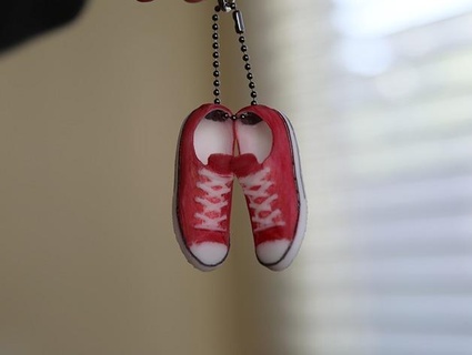 mini converse shoes star cutegift holekey keychain miniminiature red 3d print model - Mito3D