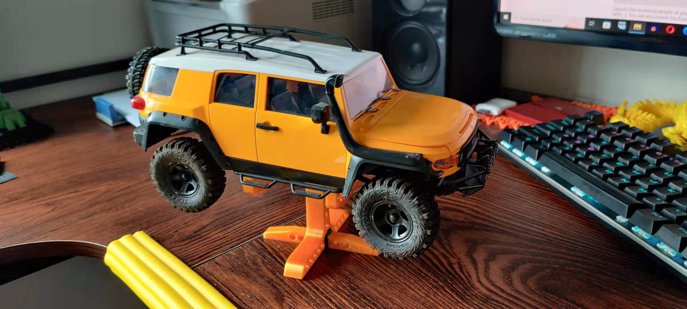 mini rc rock crawler car stand decorative vehicle storage drone 3D print model - Mito3D