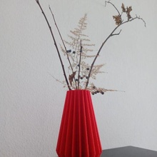 minimalist vase