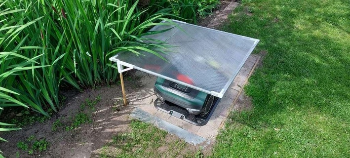 minimalistic robot lawn mower garage outdoor garden activities 3d print model - Mito3D
