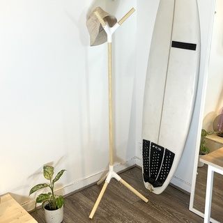 modern ceket raf ev minimalist tasarım free standing 3 ayak şık depolama dekorasyon dolap kanca mobilyalar tripod estetik 3d print model - Mito3D