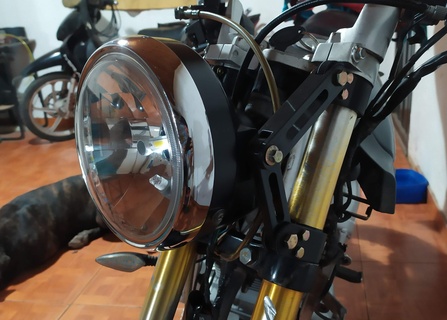 motorcycle headlight bracket support lighthouse motomel zanella gilera yamaha suzuki custom 3d print model - Mito3D