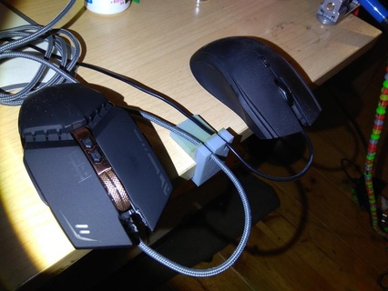 ratón cable soporte 2 cables pc mesa 3d print model - Mito3D