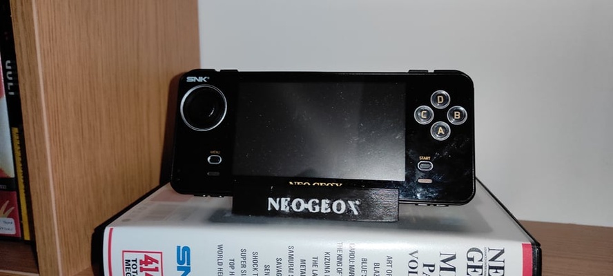 neo geo x estante soporte consola portátil 3d 3d print model - Mito3D