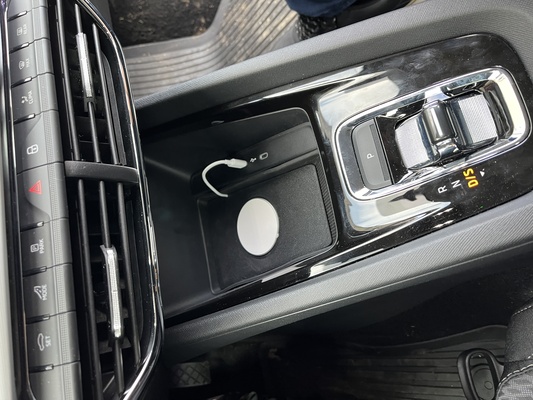 octavia iv magsafe inalámbrico cargador artilugio coche vehiculo koda octaviaiv iphone 3d print model - Mito3D