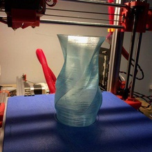 estranho torcer vaso a casa decoração modo espiral do vaso, de 3d print model - Mito3D