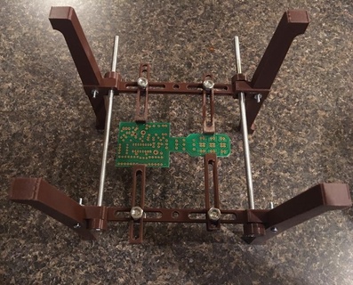 tarjeta circuito impreso tablero soporte soldadura ayudante electrónica tornillo estante soldar Ayudar mano 3d print model - Mito3D