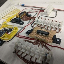 tarjeta circuito impreso montaje clips soporte montar electrónica 3d print model - Mito3D