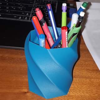pencil cup 01 pot jars pencils pen vase helical 3d print model - Mito3D