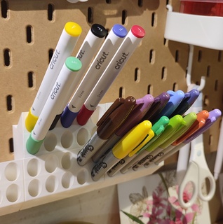 crayon titulaire soutien Ikea skadis cricut stylo Sharpie mur 3d print model - Mito3D