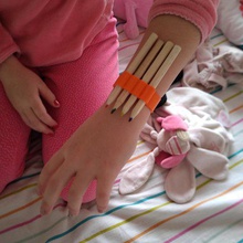 pencil holder bracelet gadget child colouring 3d print model - Mito3D