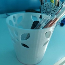 crayon pot à pinceaux la maison jar le panier l'arrimage poubelle peut 3d print model - Mito3D