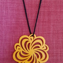 pendente jóias colar desenho de flor 3d print model - Mito3D