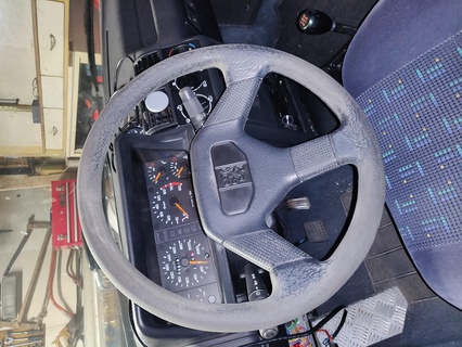 peugeot 3-spoke steering wheel center 205 flying 3-leg 3d print model - Mito3D