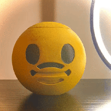 porcellino banca emoji Sorridi giallo soddisfare contento decorazione 3d print model - Mito3D
