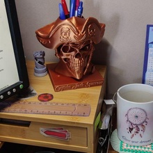 pirate jack sparrow skull pen holder desk office hacker dark fantasy bust plant bead 3d print model - Mito3D